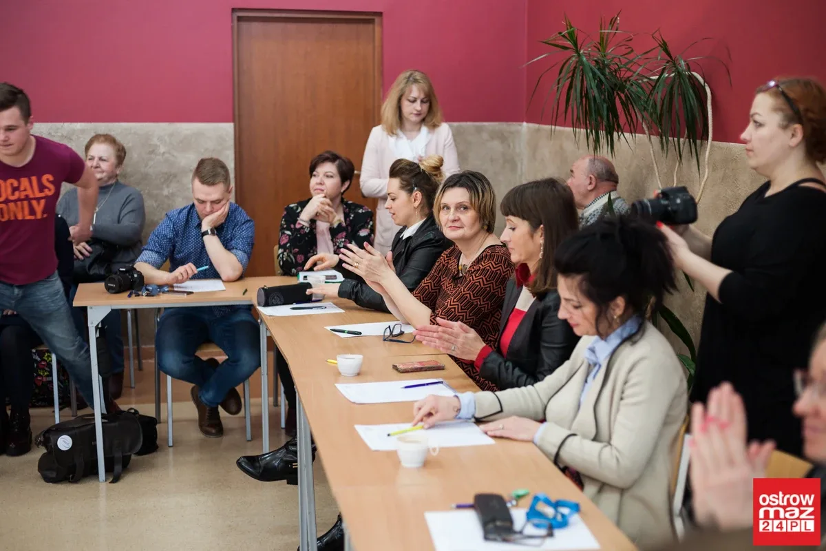 Anglojęzyczny konkurs piosenki walentynkowej (zdjęcia, wideo)