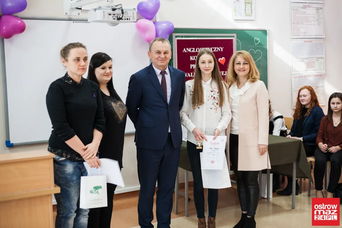 Anglojęzyczny konkurs piosenki walentynkowej (zdjęcia, wideo)