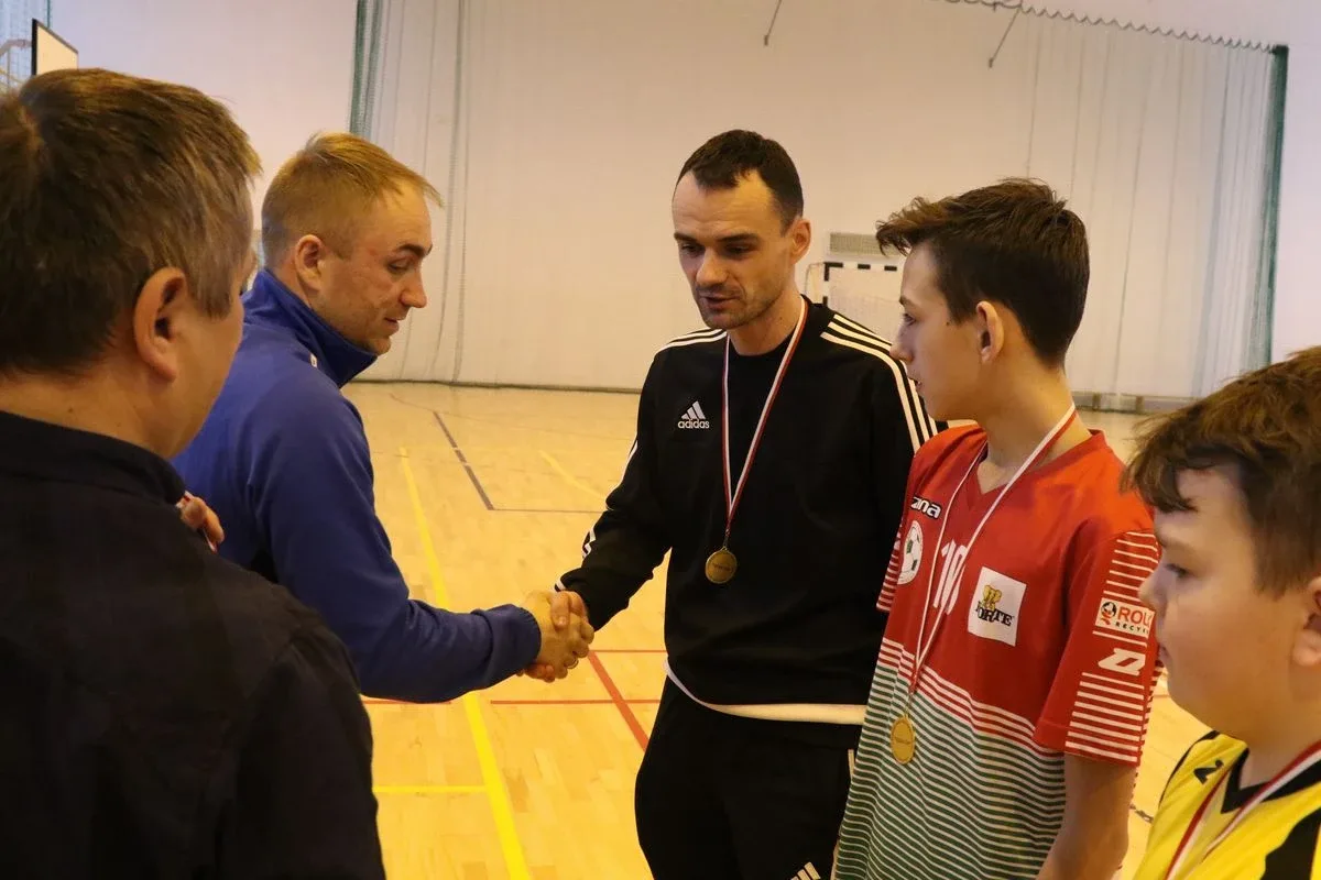 Złoto piłkarzy UKS AP w Łysych (zdjęcia, wideo)