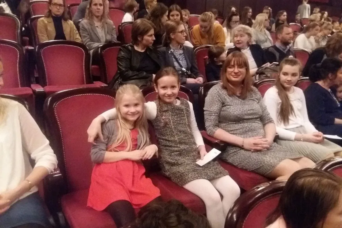 Uczniowie "dwójki" na spektaklu w warszawskim teatrze (zdjęcia)