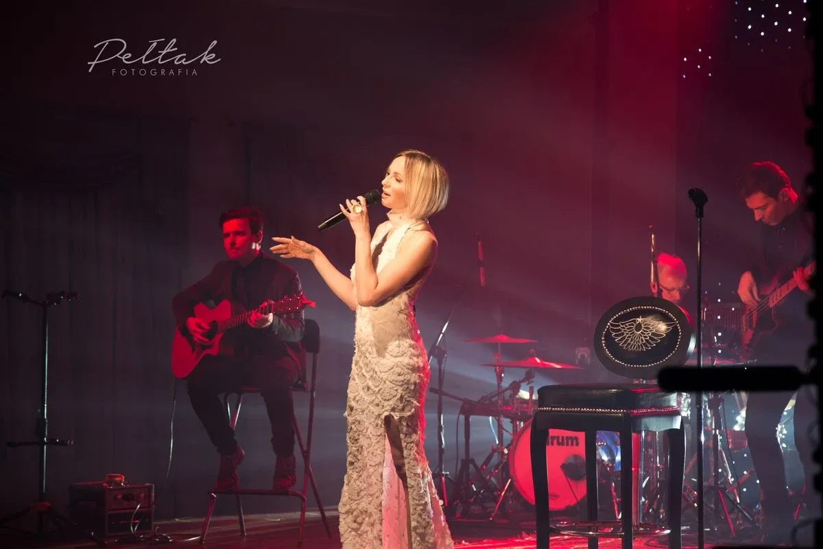 Magiczny wieczór z muzyką. Anna Wyszkoni w Ostrowi Mazowieckiej (zdjęcia, wideo)