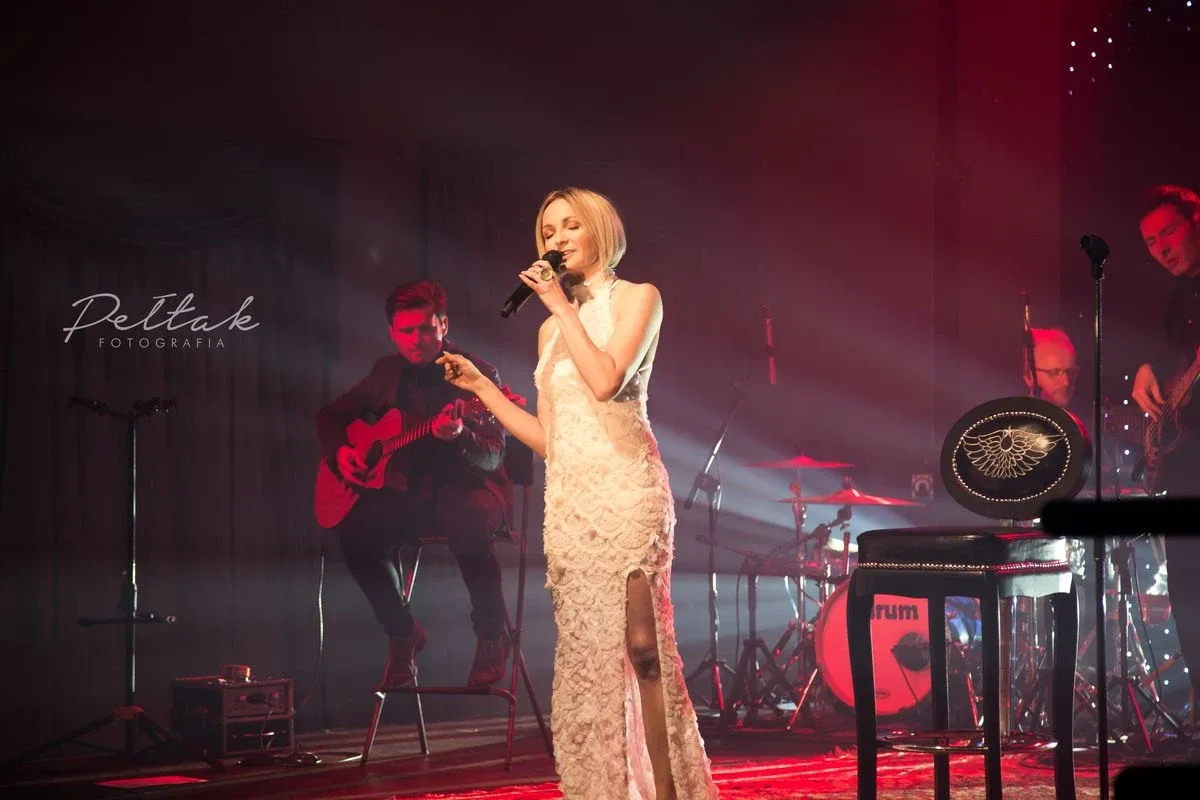 Magiczny wieczór z muzyką. Anna Wyszkoni w Ostrowi Mazowieckiej (zdjęcia, wideo)