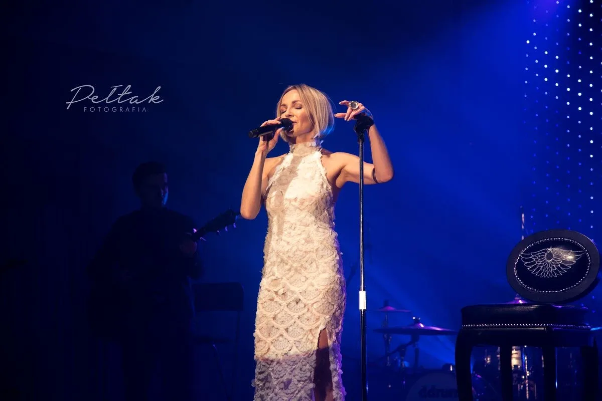 Magiczny wieczór z muzyką. Anna Wyszkoni w Ostrowi Mazowieckiej (zdjęcia, wideo)