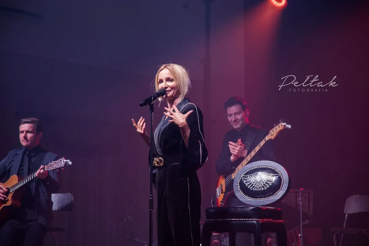 Magiczny wieczór z muzyką. Anna Wyszkoni w Ostrowi Mazowieckiej (zdjęcia, wideo)