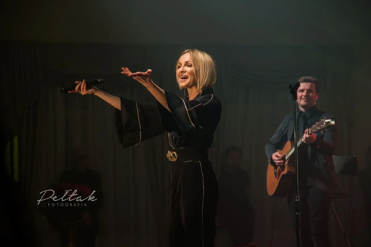 Magiczny wieczór z muzyką. Anna Wyszkoni w Ostrowi Mazowieckiej (zdjęcia, wideo)