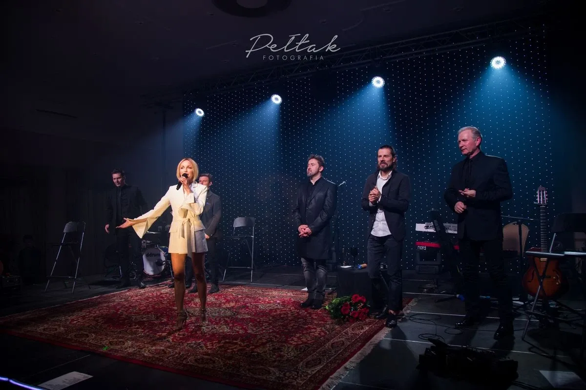 Magiczny wieczór z muzyką. Anna Wyszkoni w Ostrowi Mazowieckiej (zdjęcia, wideo)