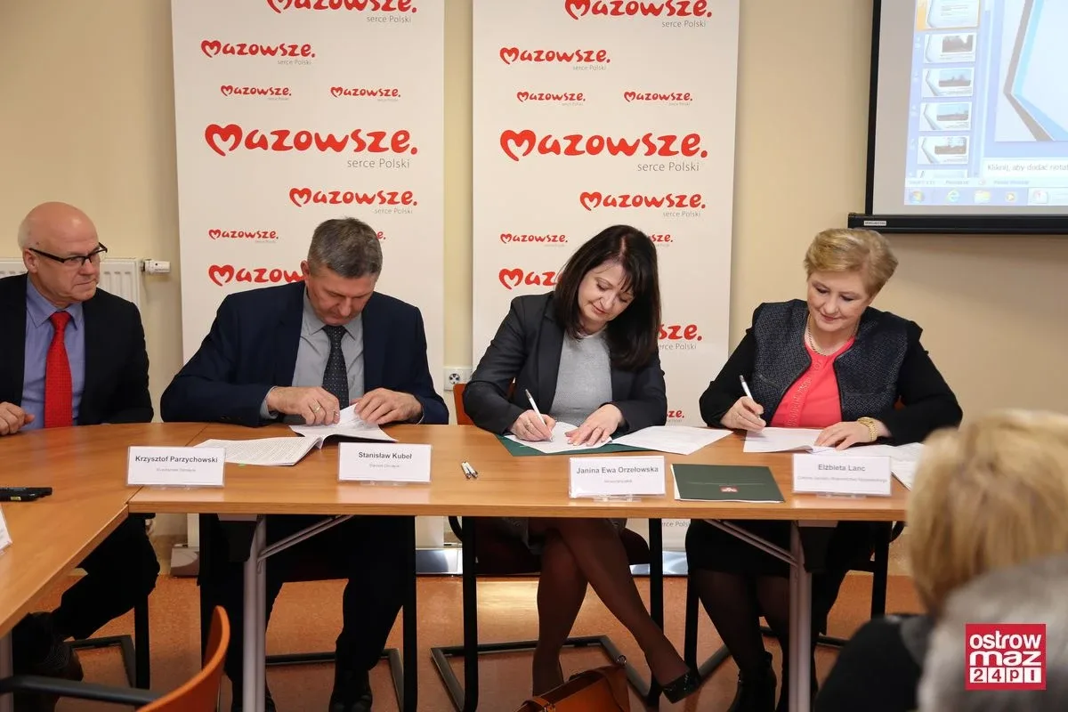Prawie 2 mln zł dla powiatu ostrowskiego (zdjęcia)