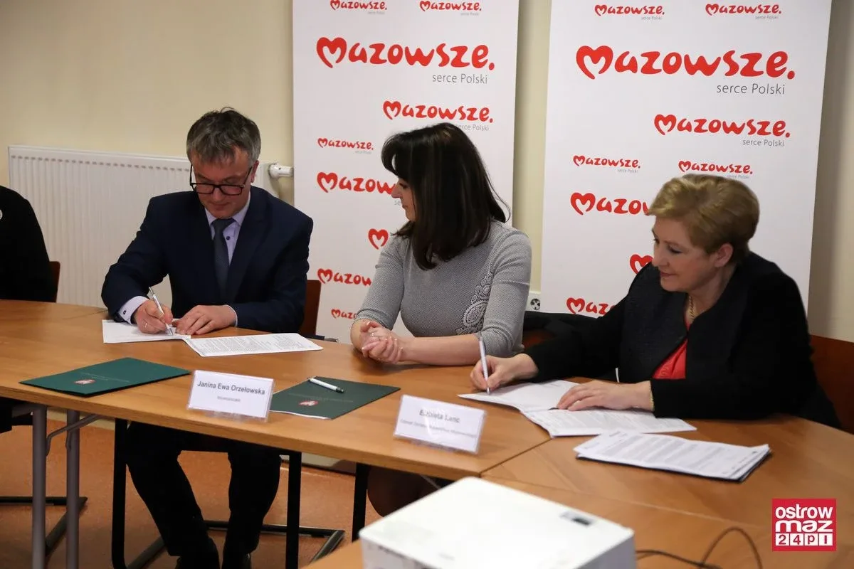 Prawie 2 mln zł dla powiatu ostrowskiego (zdjęcia)