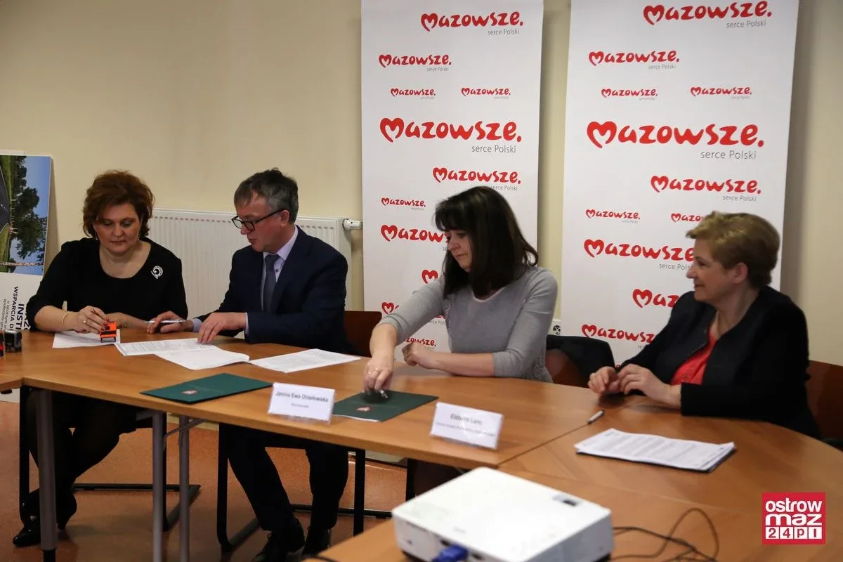 Prawie 2 mln zł dla powiatu ostrowskiego (zdjęcia)