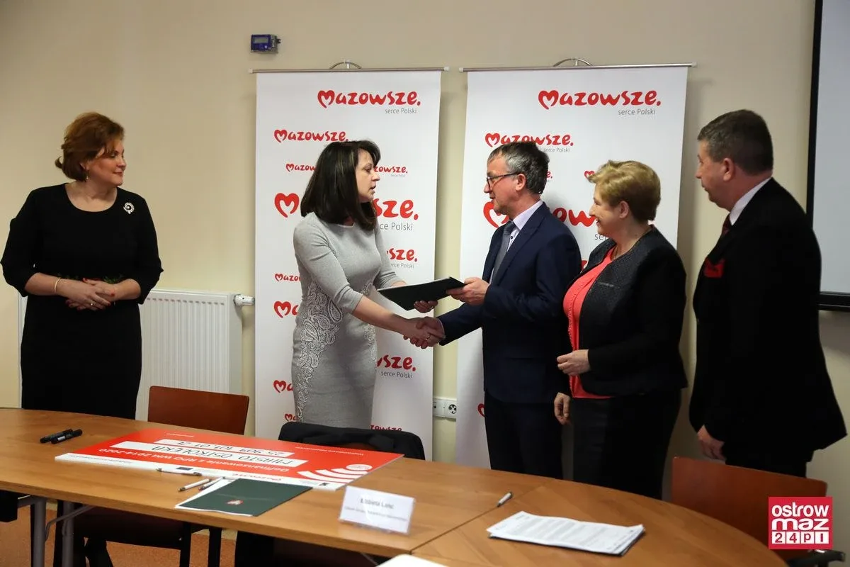 Prawie 2 mln zł dla powiatu ostrowskiego (zdjęcia)