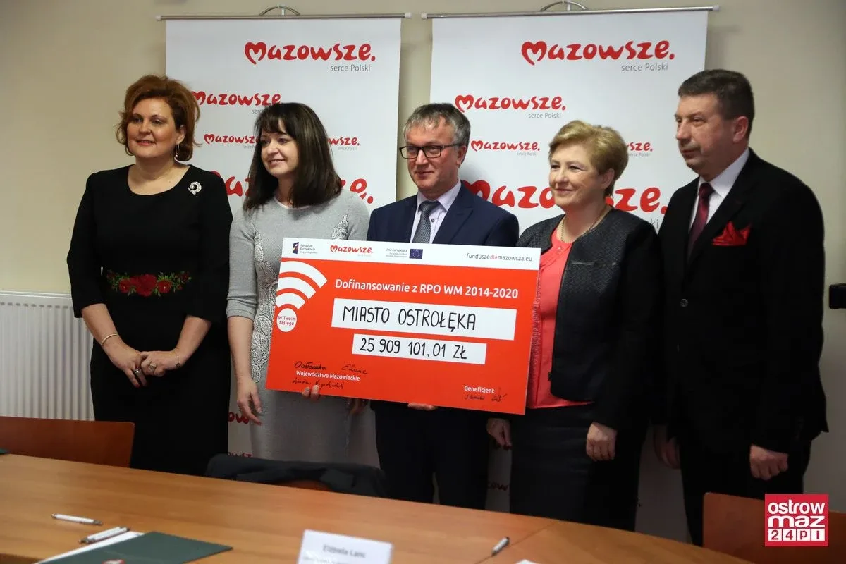 Prawie 2 mln zł dla powiatu ostrowskiego (zdjęcia)