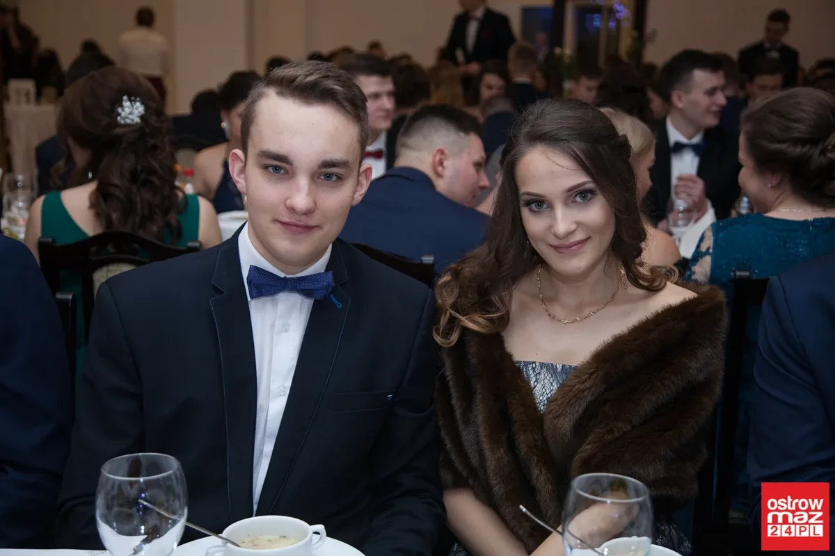 Studniówka maturzystów LO im. M. Kopernika (zdjęcia, wideo)