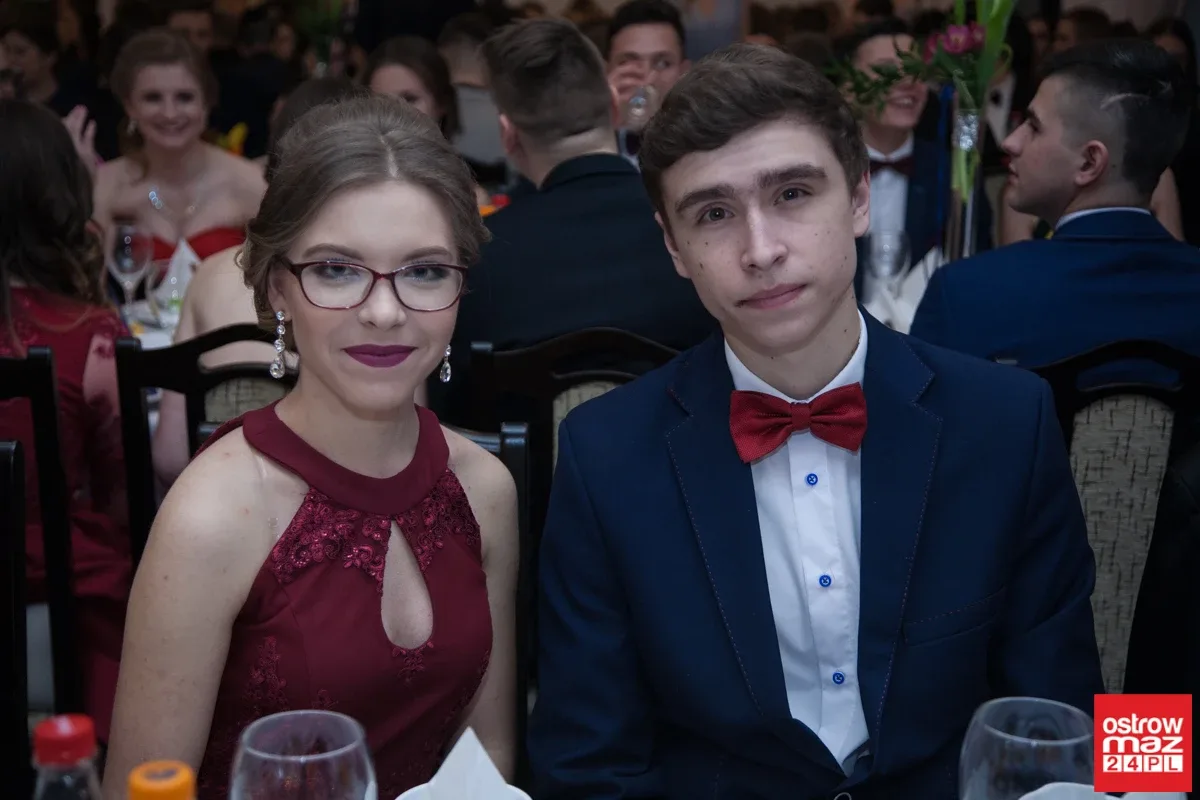 Studniówka maturzystów LO im. M. Kopernika (zdjęcia, wideo)