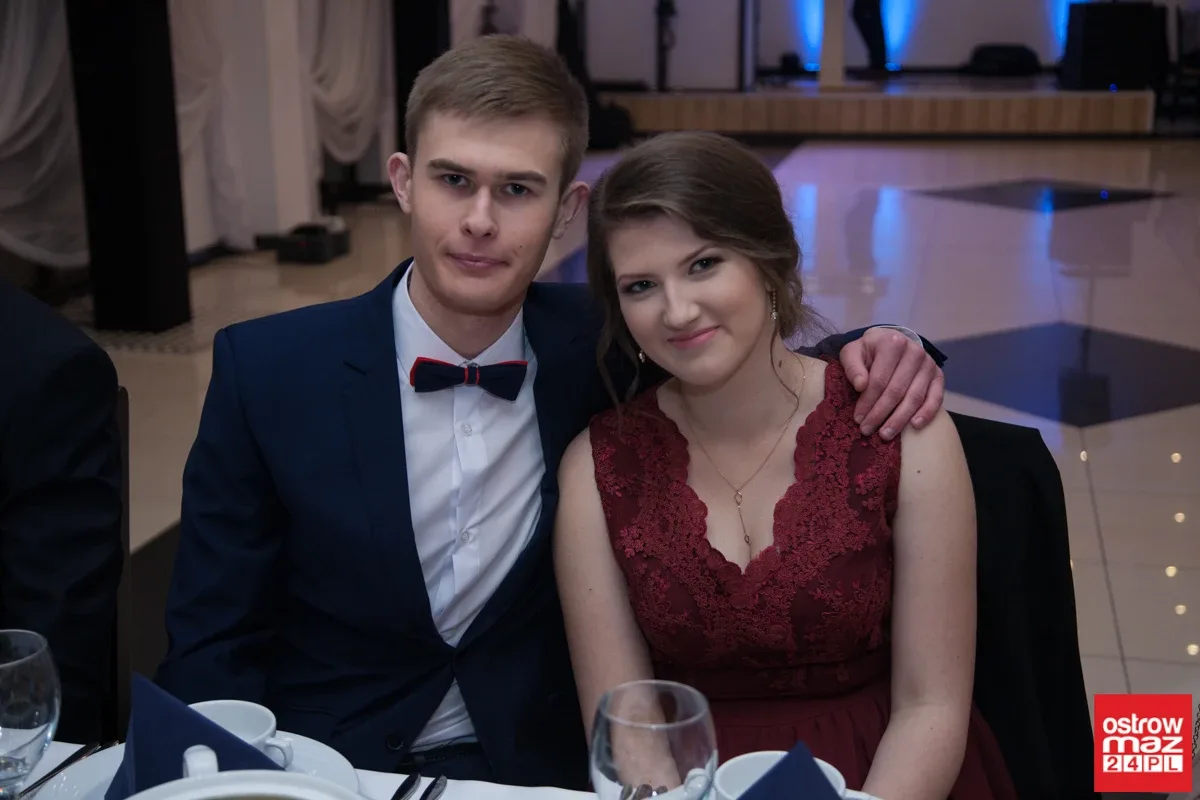 Studniówka maturzystów LO im. M. Kopernika (zdjęcia, wideo)