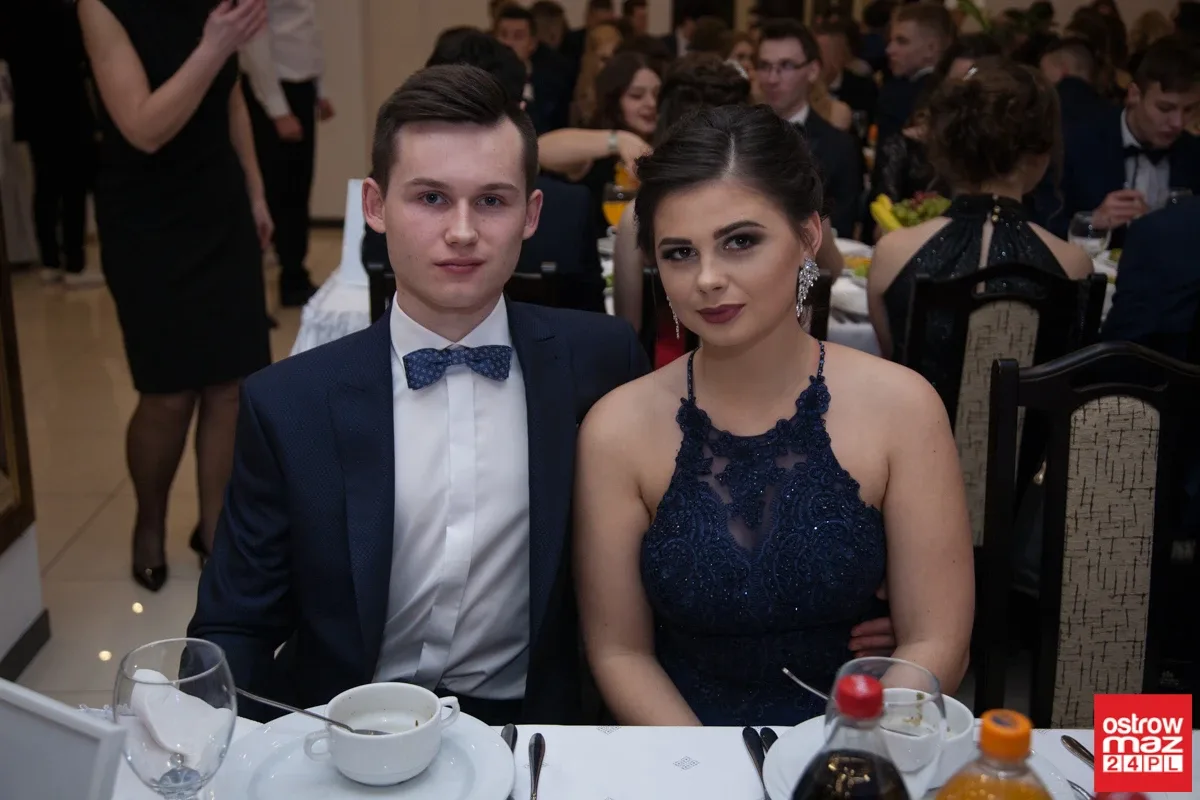 Studniówka maturzystów LO im. M. Kopernika (zdjęcia, wideo)