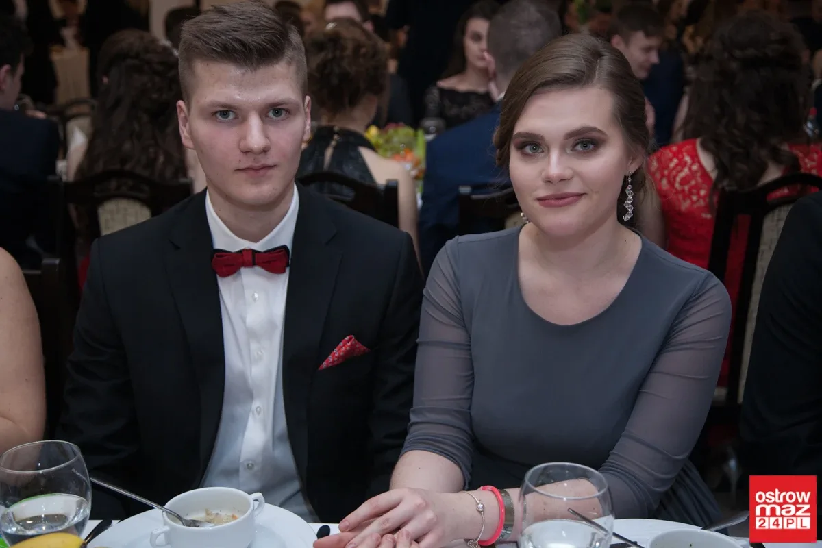 Studniówka maturzystów LO im. M. Kopernika (zdjęcia, wideo)
