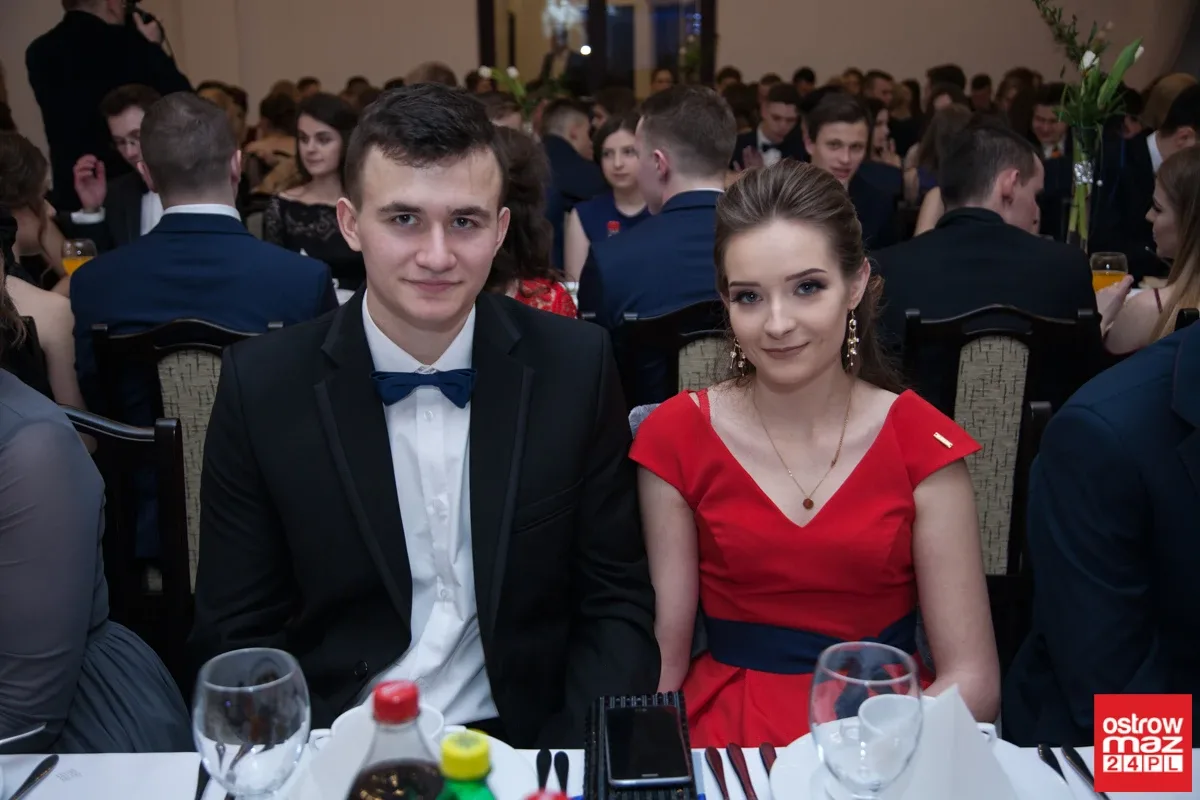 Studniówka maturzystów LO im. M. Kopernika (zdjęcia, wideo)