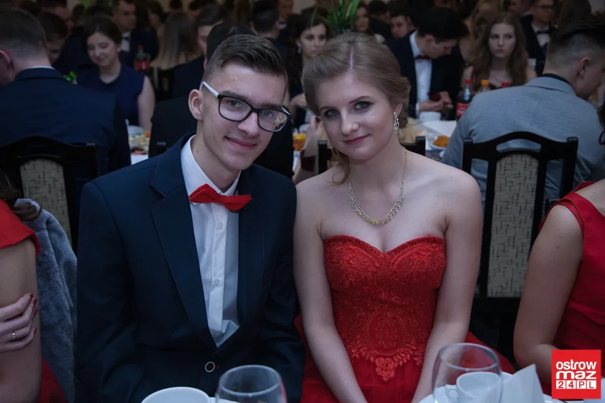Studniówka maturzystów LO im. M. Kopernika (zdjęcia, wideo)