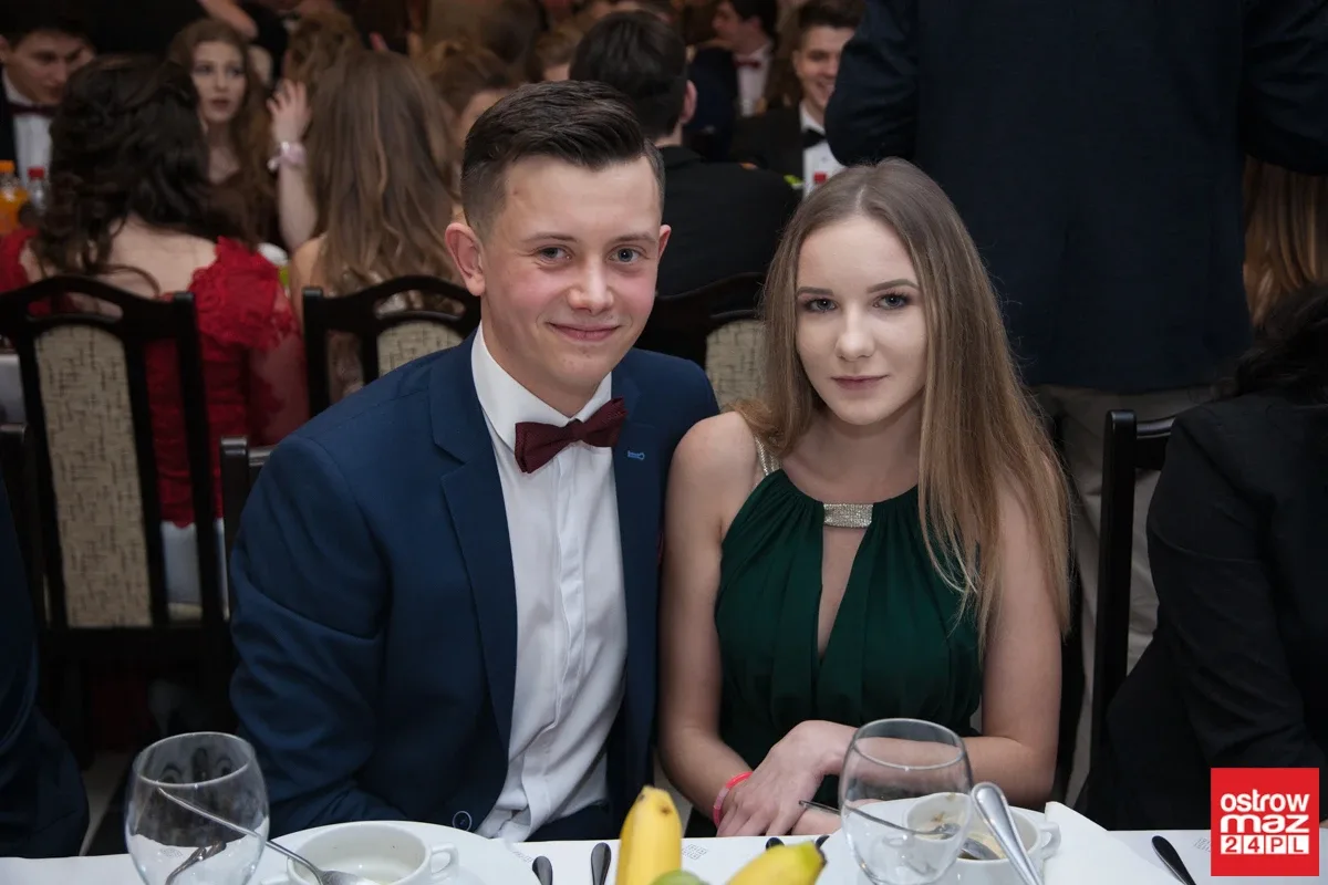 Studniówka maturzystów LO im. M. Kopernika (zdjęcia, wideo)