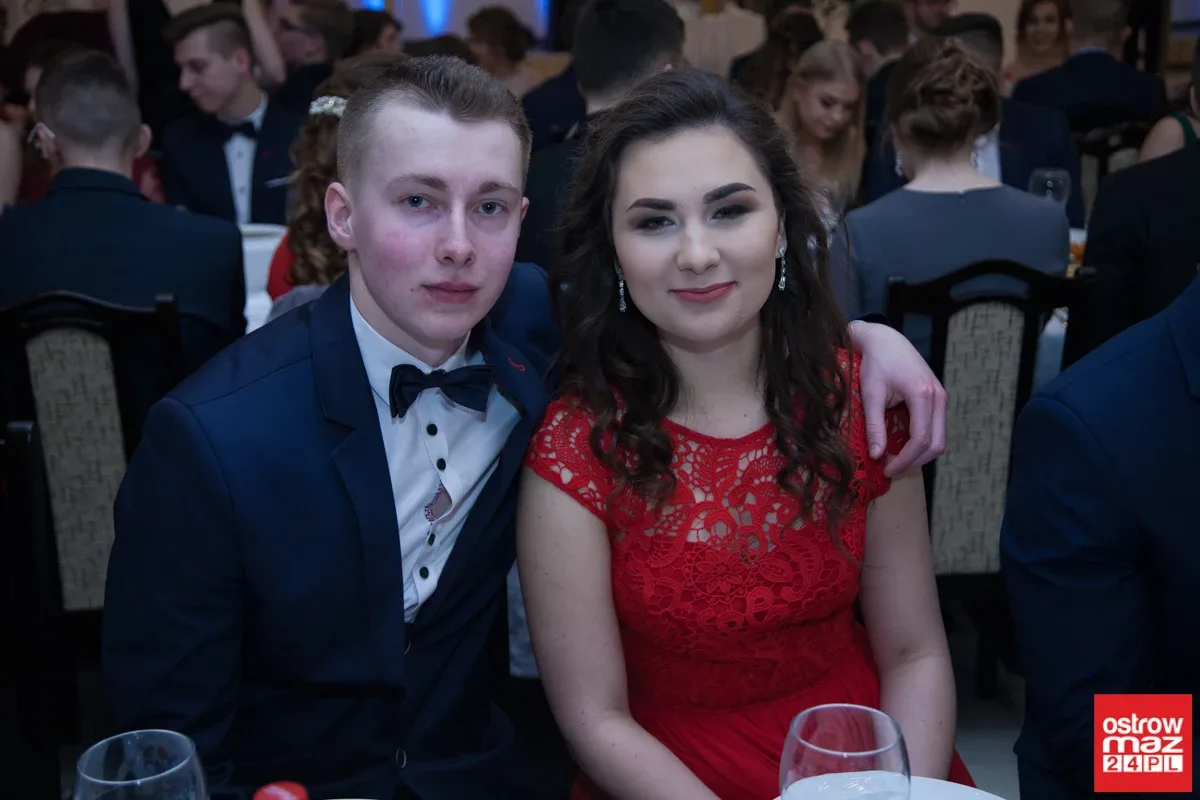 Studniówka maturzystów LO im. M. Kopernika (zdjęcia, wideo)