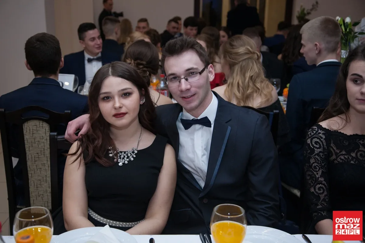 Studniówka maturzystów LO im. M. Kopernika (zdjęcia, wideo)