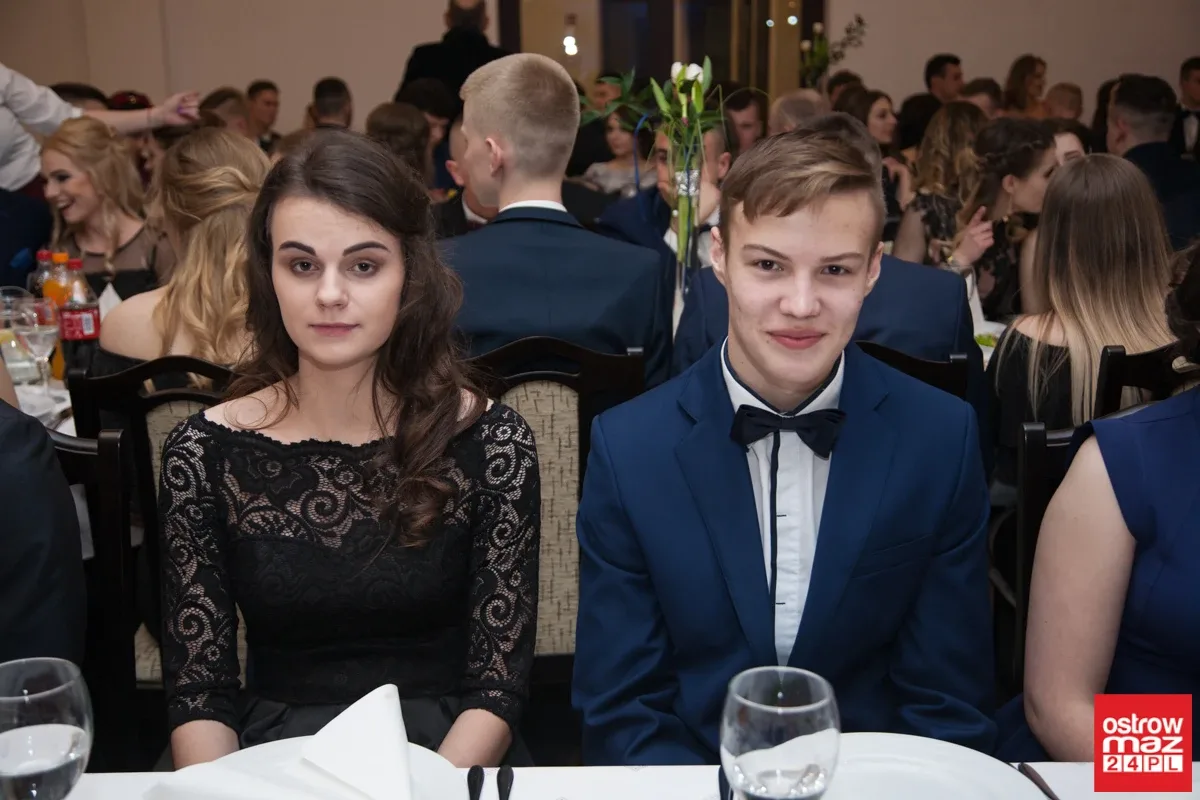 Studniówka maturzystów LO im. M. Kopernika (zdjęcia, wideo)