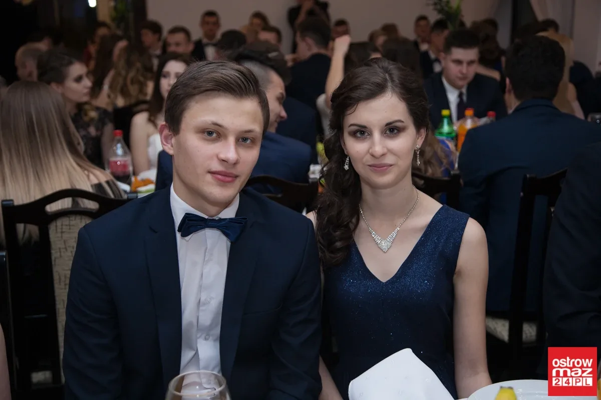 Studniówka maturzystów LO im. M. Kopernika (zdjęcia, wideo)