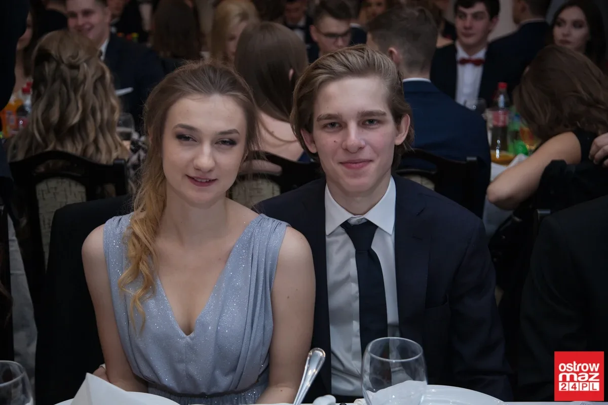 Studniówka maturzystów LO im. M. Kopernika (zdjęcia, wideo)