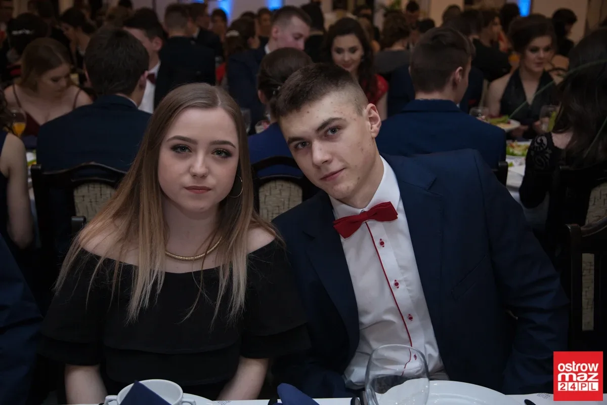 Studniówka maturzystów LO im. M. Kopernika (zdjęcia, wideo)