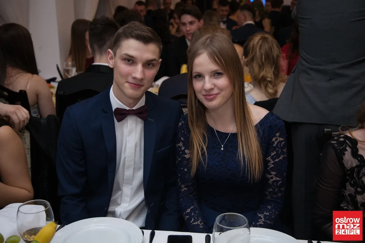 Studniówka maturzystów LO im. M. Kopernika (zdjęcia, wideo)