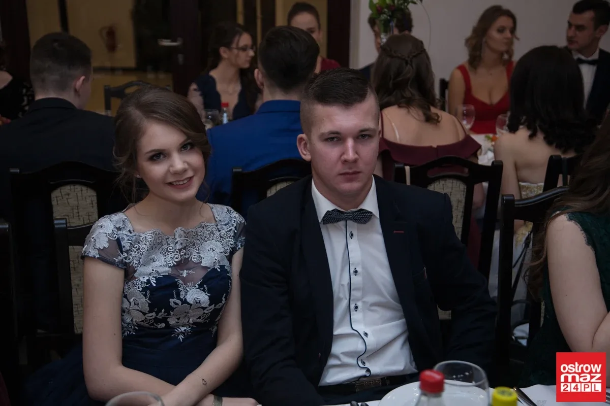 Studniówka maturzystów LO im. M. Kopernika (zdjęcia, wideo)