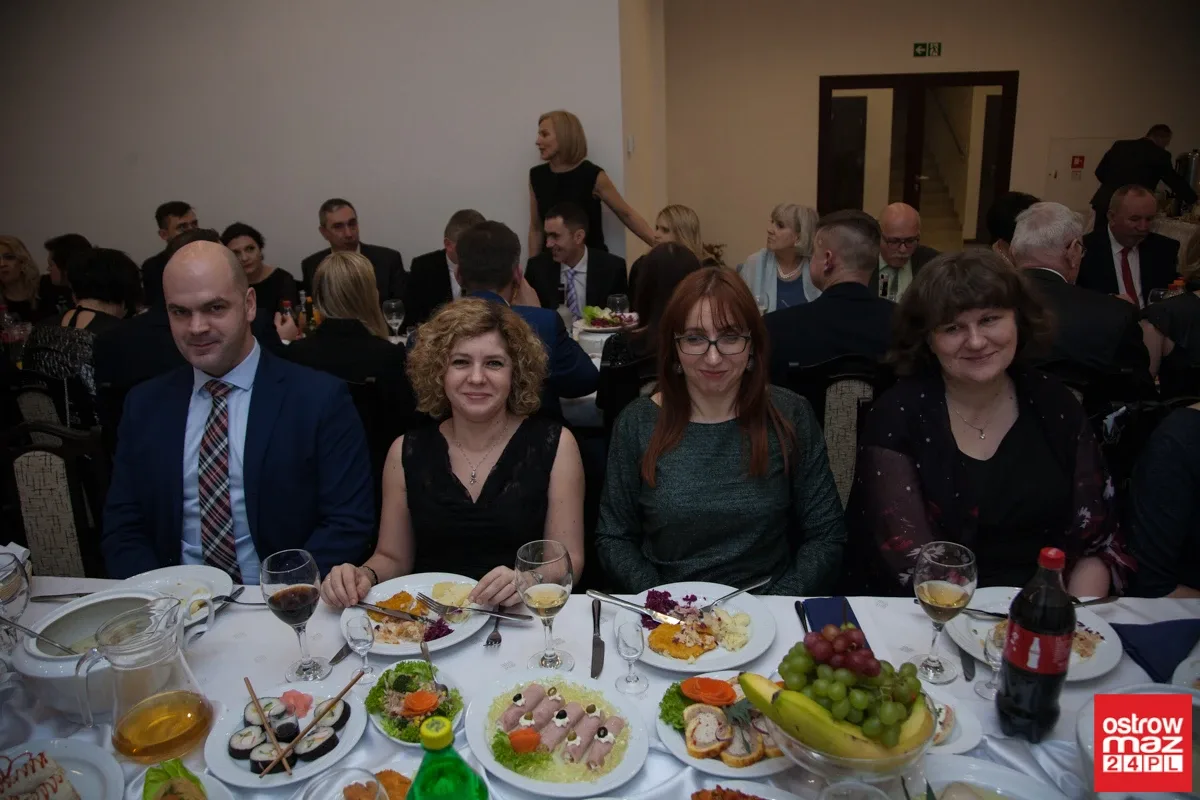 Studniówka maturzystów LO im. M. Kopernika (zdjęcia, wideo)