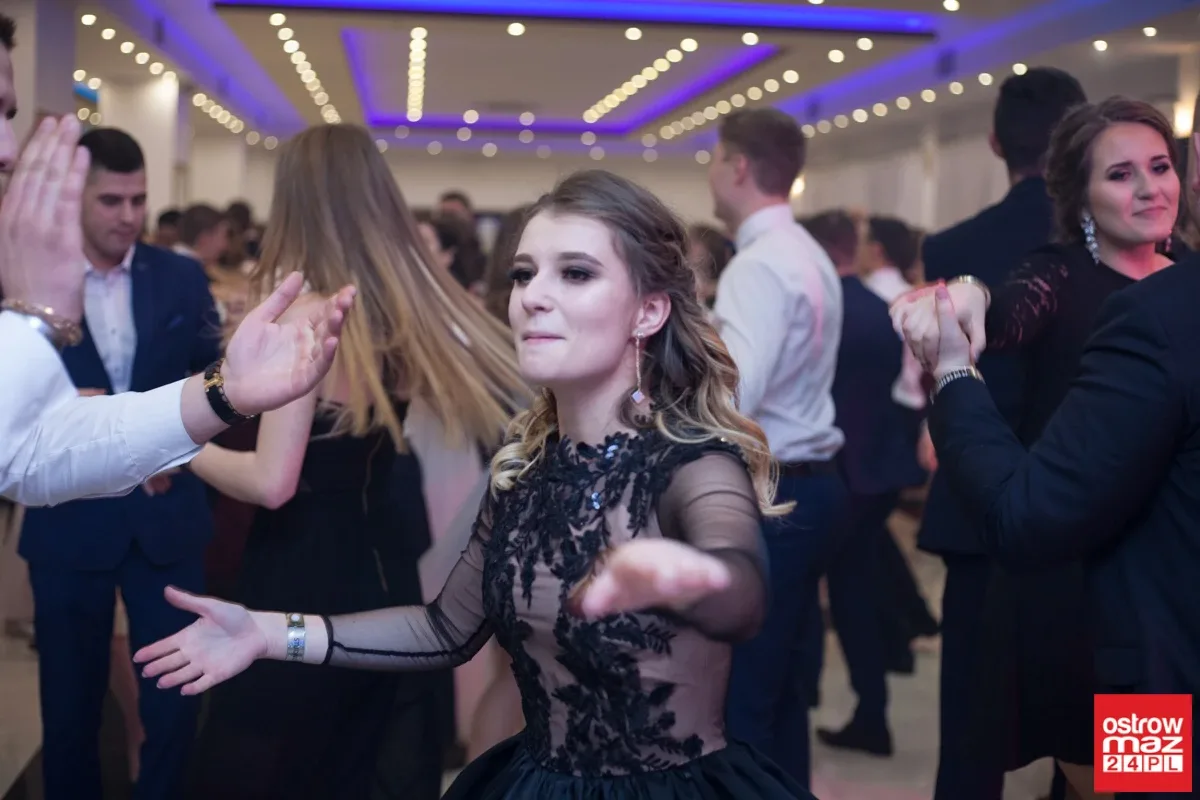 Studniówka maturzystów LO im. M. Kopernika (zdjęcia, wideo)