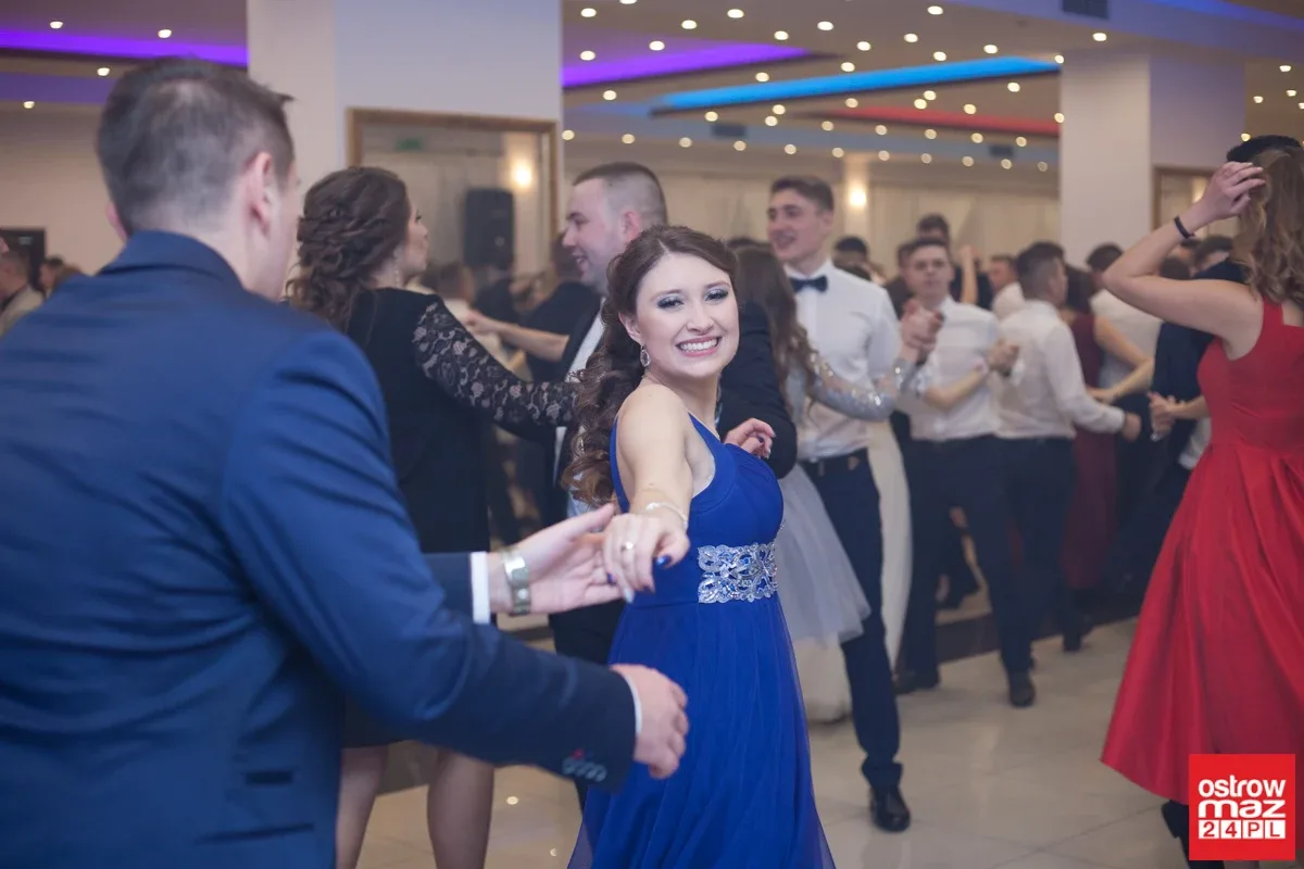 Studniówka maturzystów LO im. M. Kopernika (zdjęcia, wideo)