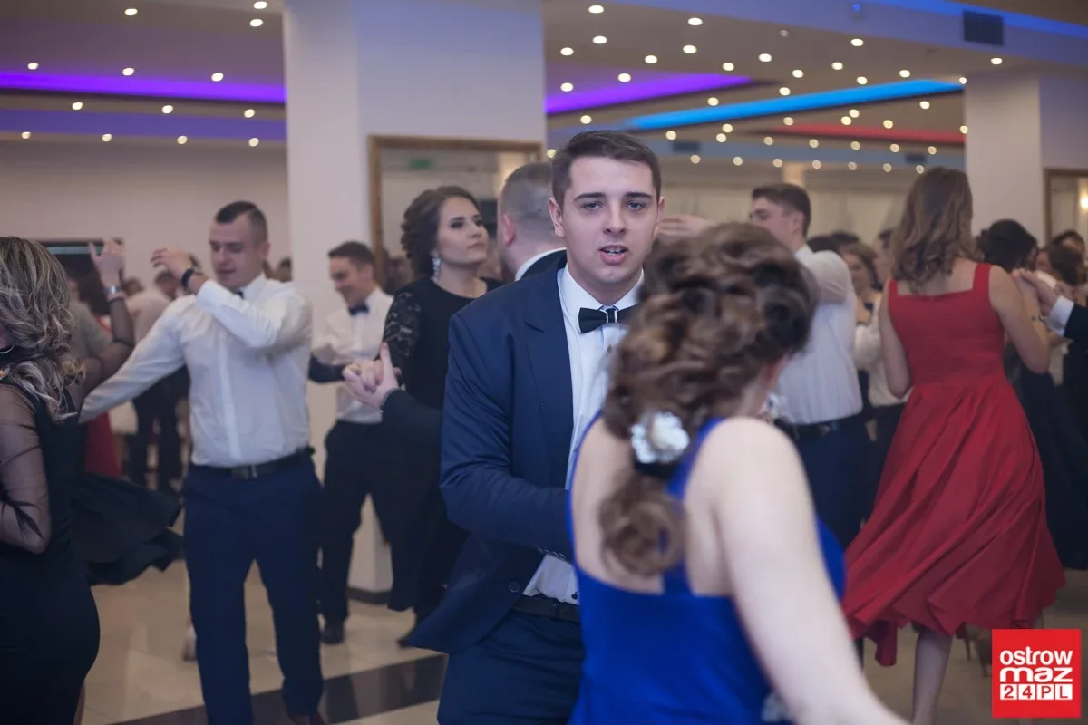 Studniówka maturzystów LO im. M. Kopernika (zdjęcia, wideo)