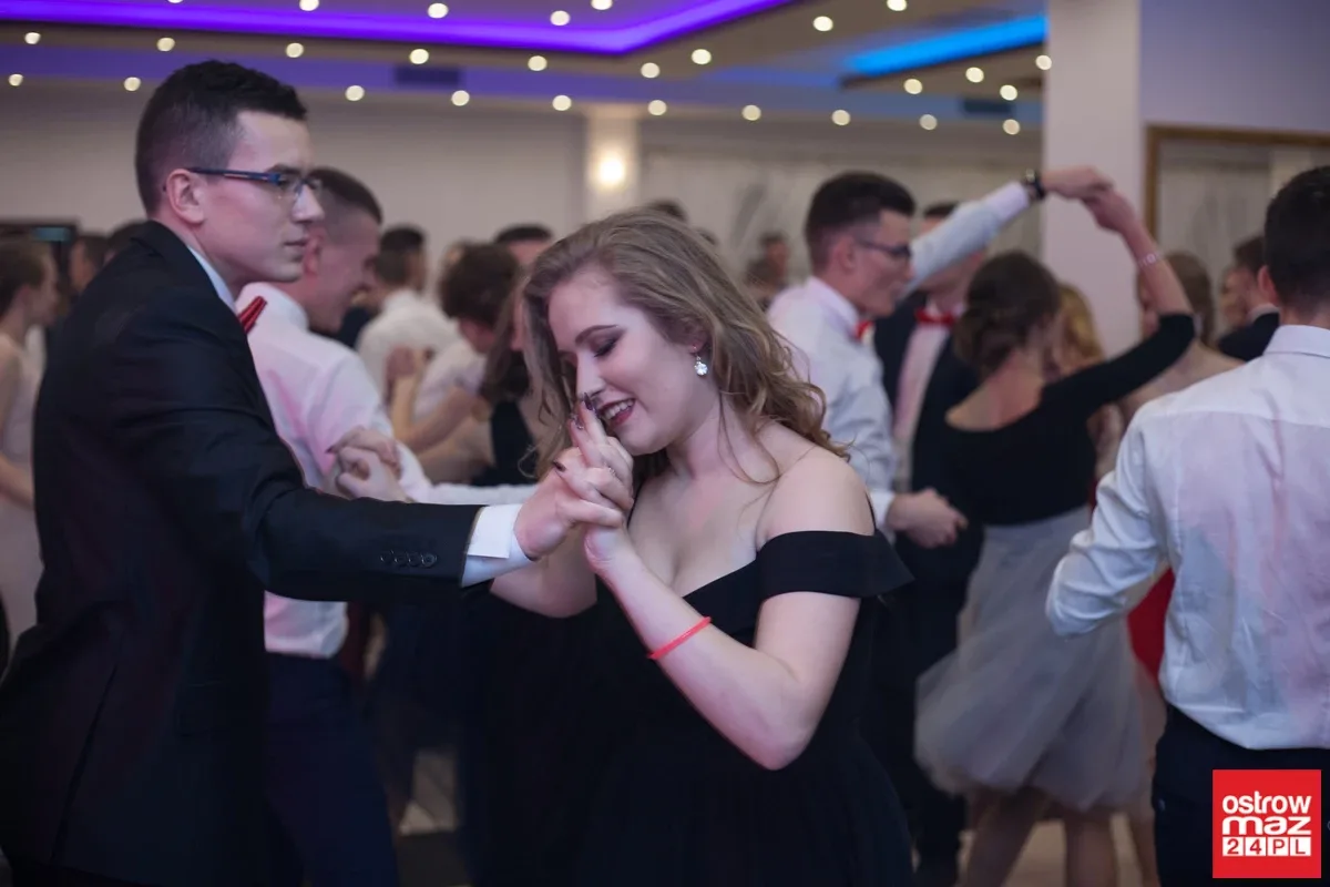 Studniówka maturzystów LO im. M. Kopernika (zdjęcia, wideo)