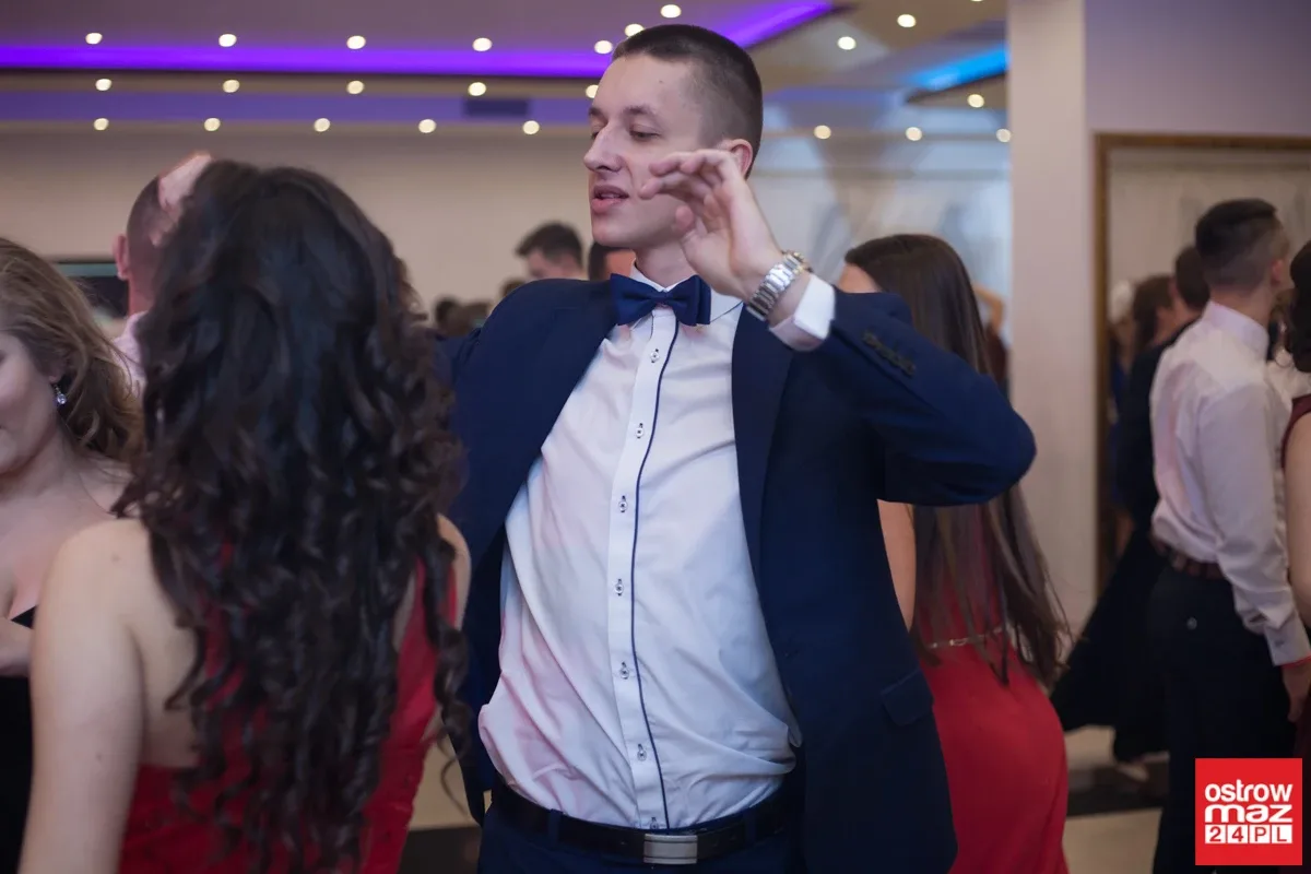 Studniówka maturzystów LO im. M. Kopernika (zdjęcia, wideo)