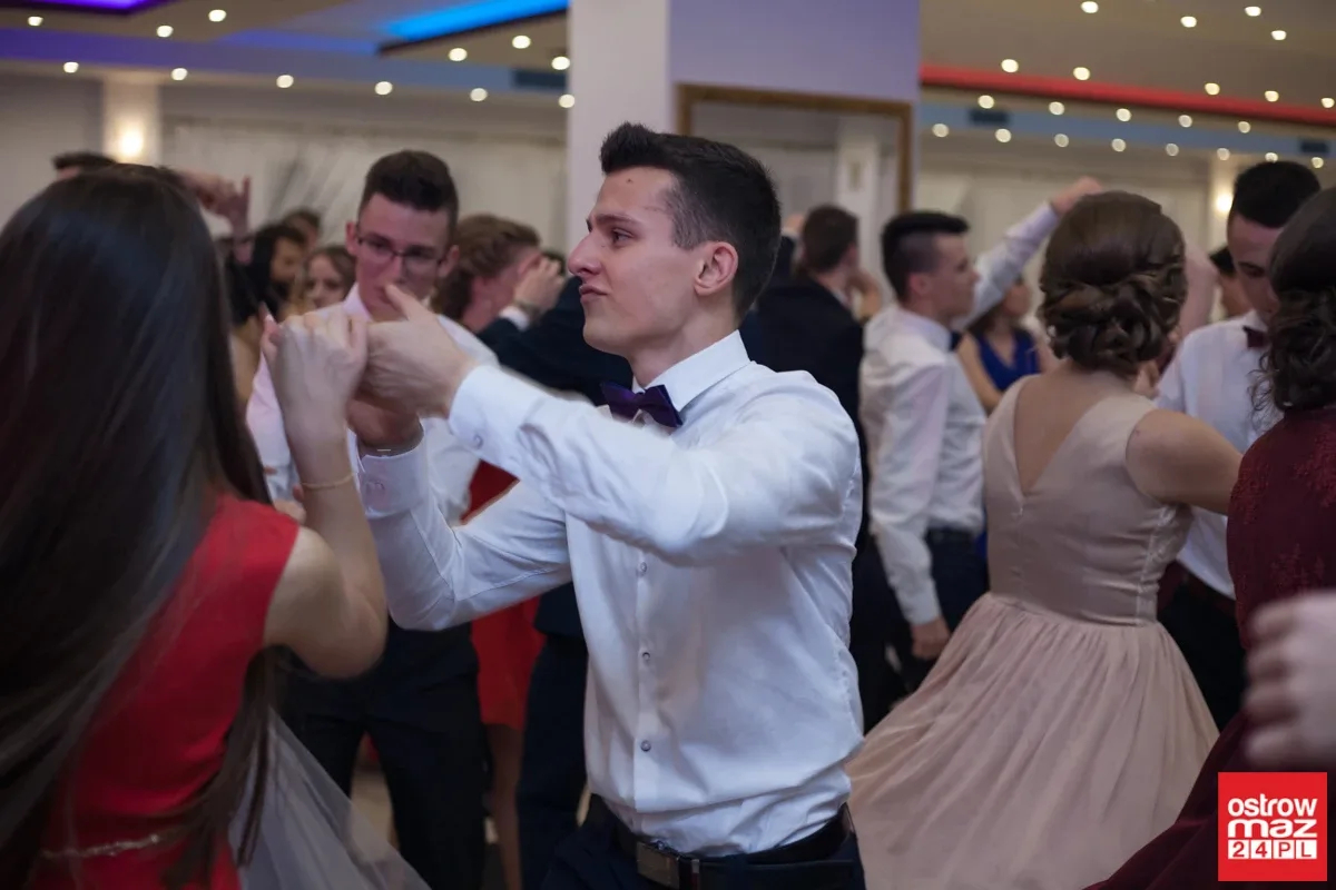 Studniówka maturzystów LO im. M. Kopernika (zdjęcia, wideo)