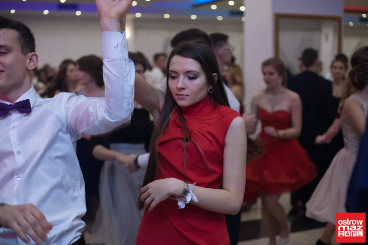 Studniówka maturzystów LO im. M. Kopernika (zdjęcia, wideo)