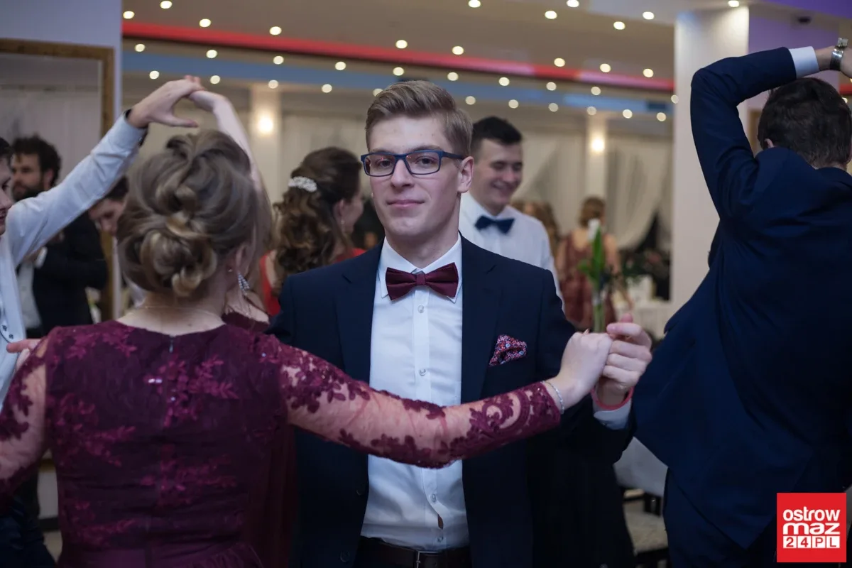 Studniówka maturzystów LO im. M. Kopernika (zdjęcia, wideo)