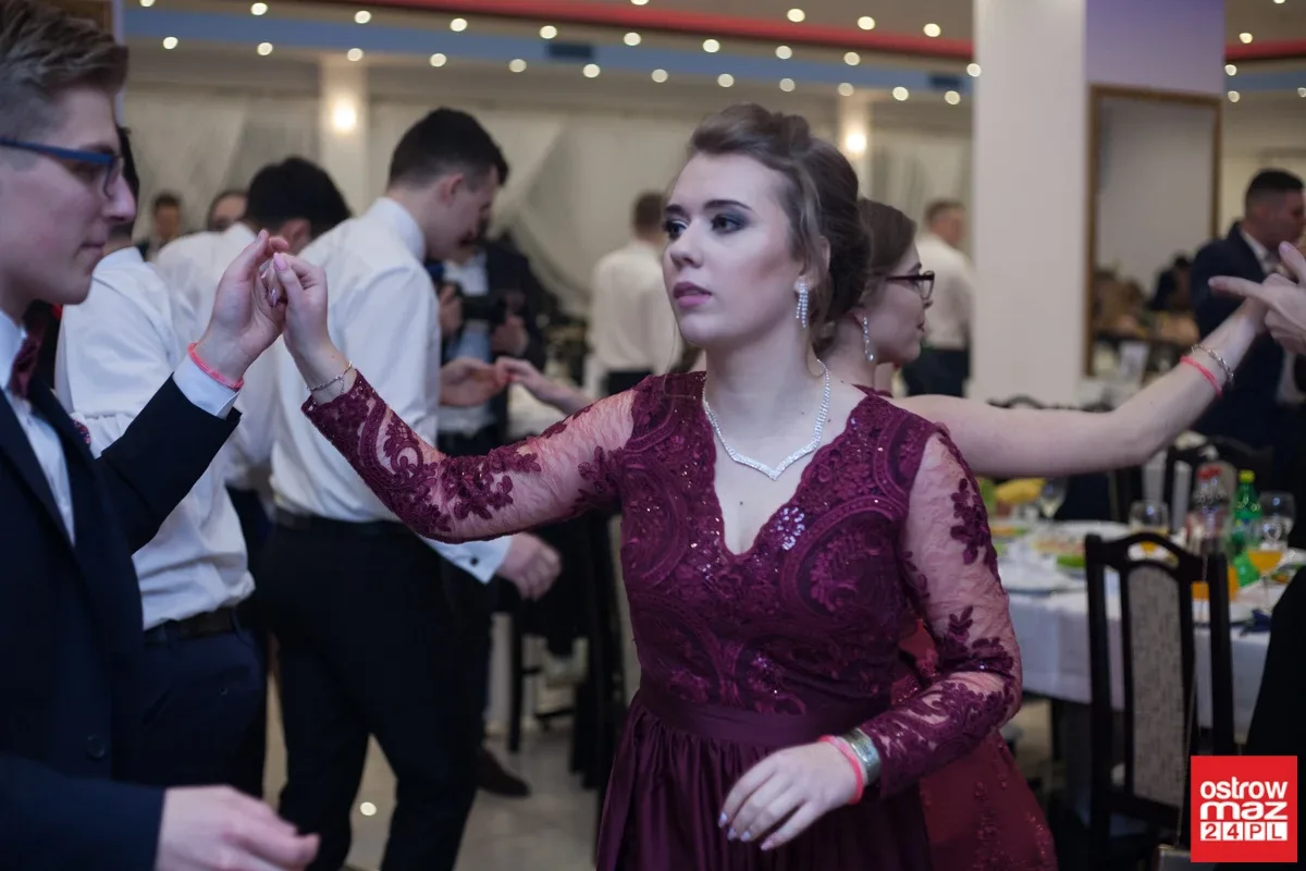 Studniówka maturzystów LO im. M. Kopernika (zdjęcia, wideo)