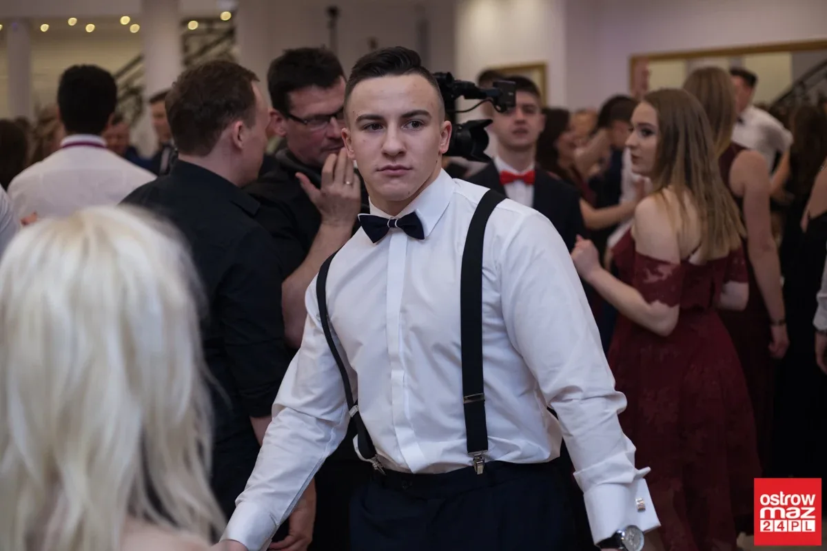 Studniówka maturzystów LO im. M. Kopernika (zdjęcia, wideo)