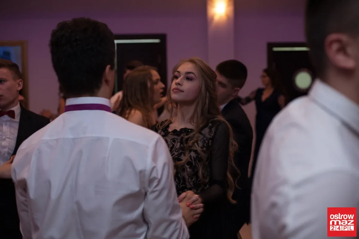 Studniówka maturzystów LO im. M. Kopernika (zdjęcia, wideo)