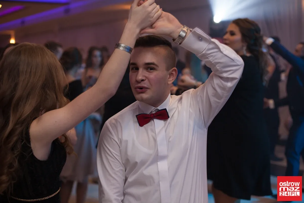 Studniówka maturzystów LO im. M. Kopernika (zdjęcia, wideo)