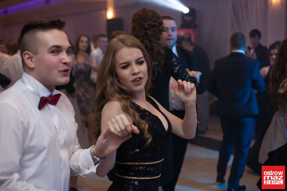 Studniówka maturzystów LO im. M. Kopernika (zdjęcia, wideo)
