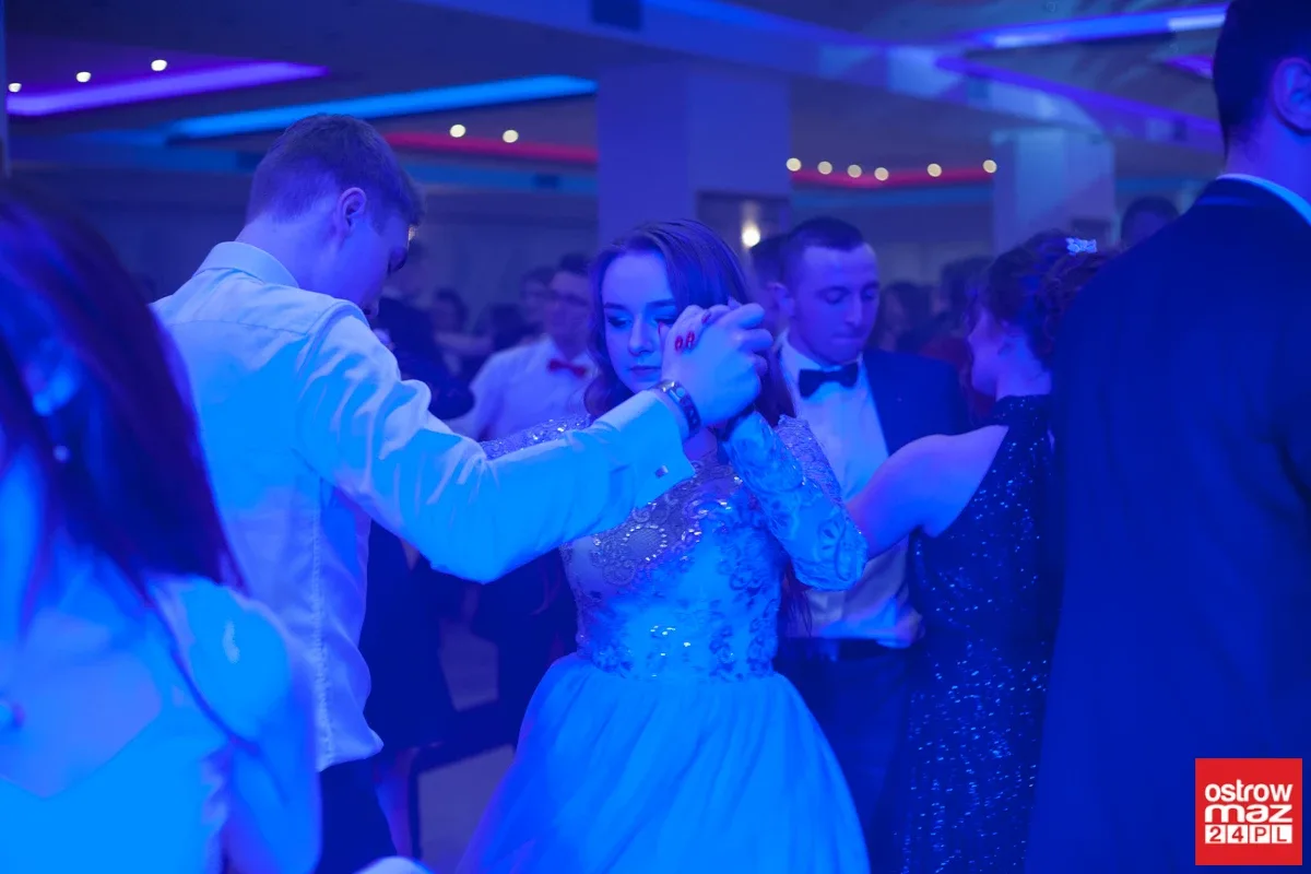 Studniówka maturzystów LO im. M. Kopernika (zdjęcia, wideo)