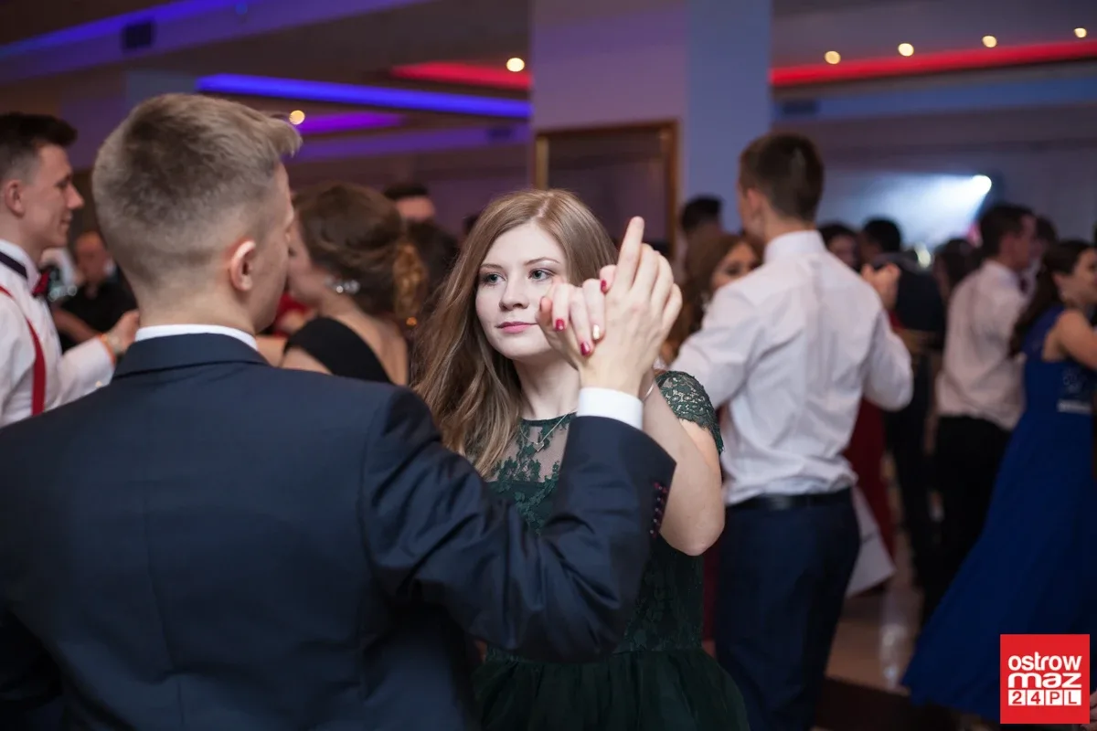 Studniówka maturzystów LO im. M. Kopernika (zdjęcia, wideo)