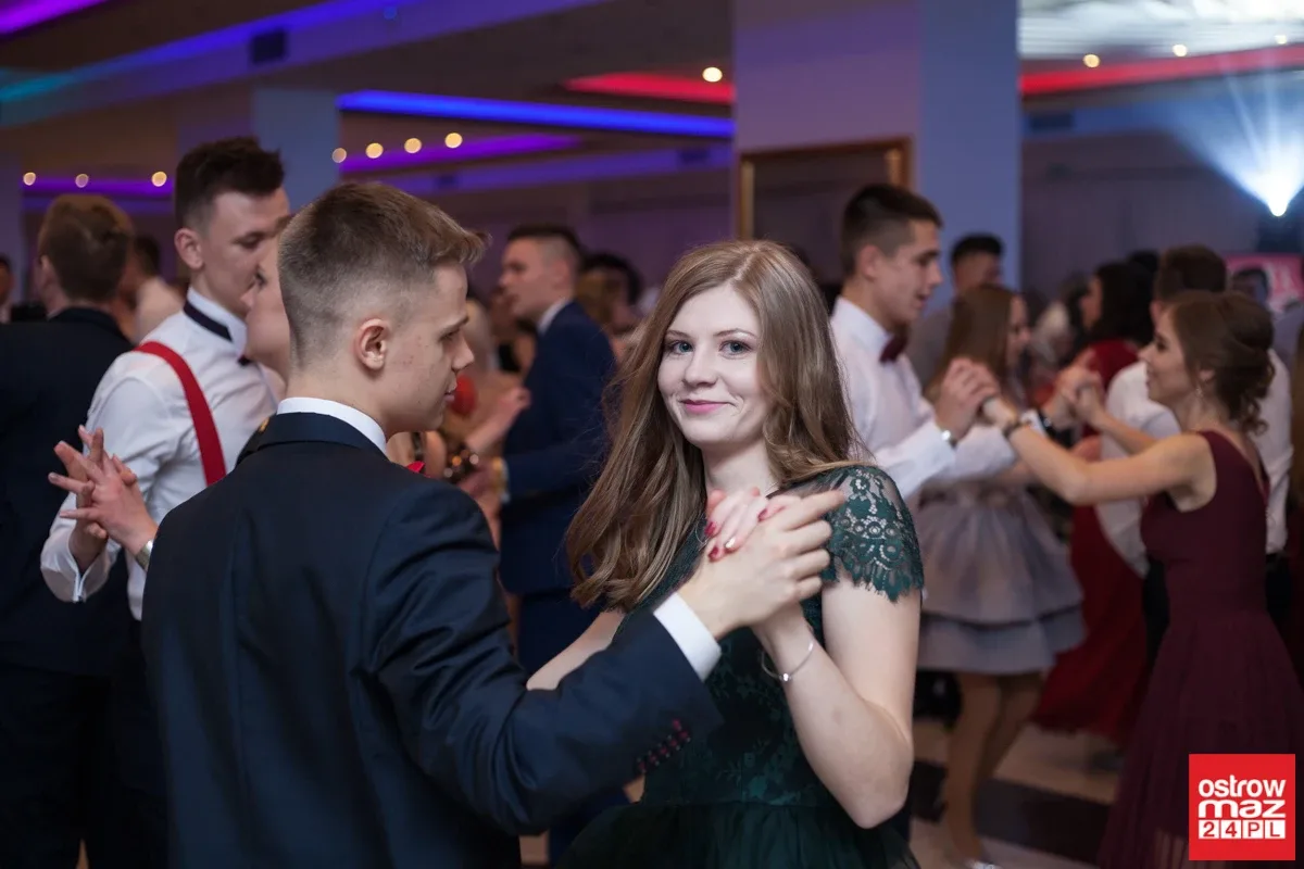 Studniówka maturzystów LO im. M. Kopernika (zdjęcia, wideo)