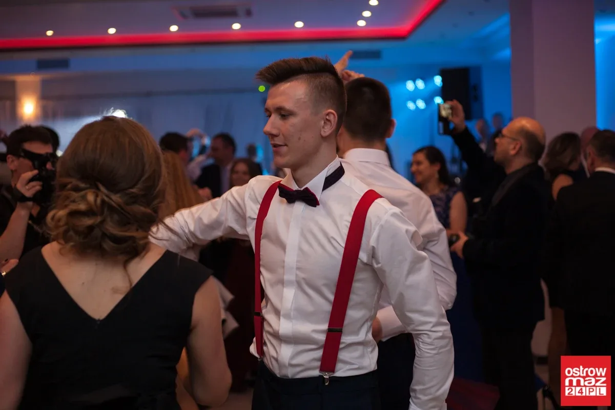 Studniówka maturzystów LO im. M. Kopernika (zdjęcia, wideo)