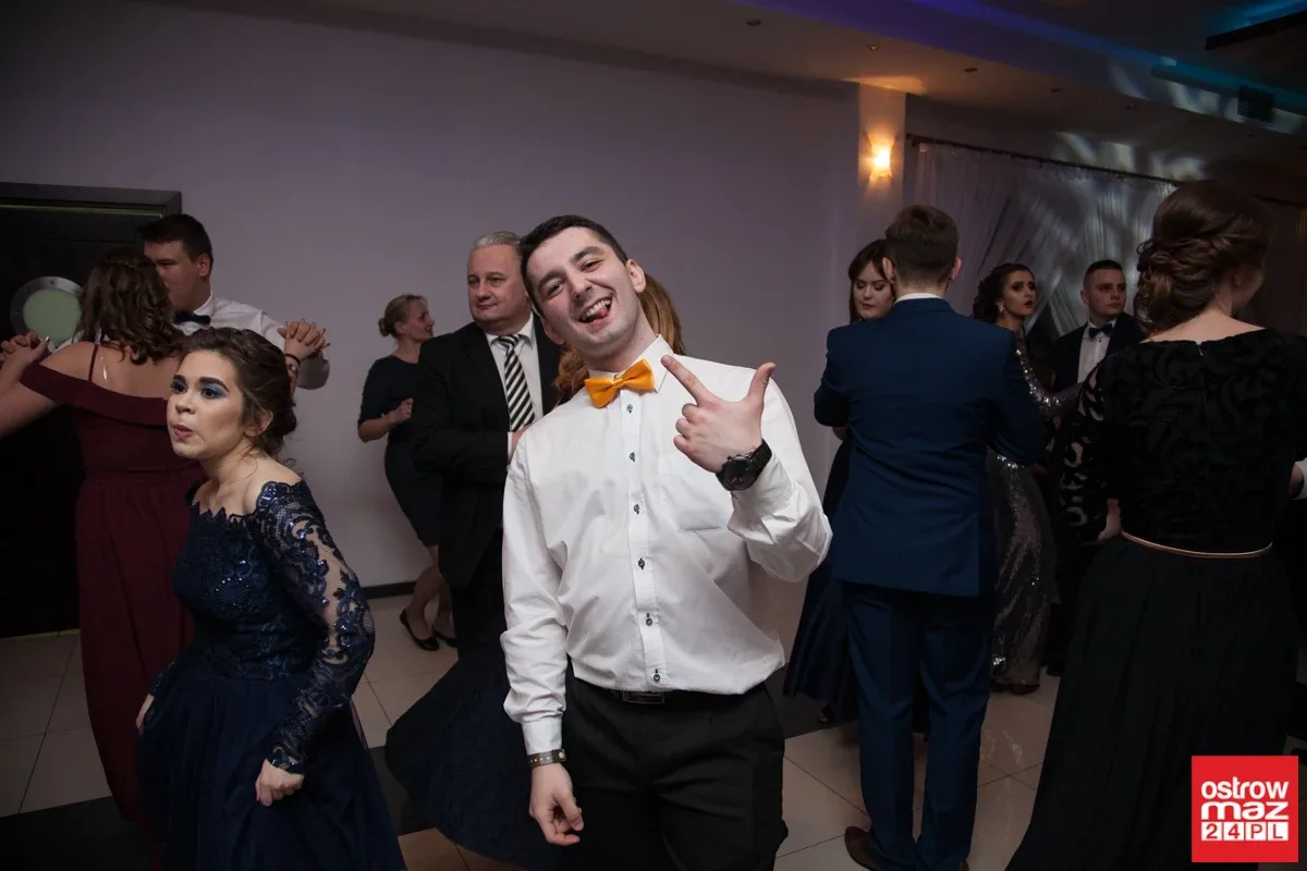 Studniówka maturzystów LO im. M. Kopernika (zdjęcia, wideo)